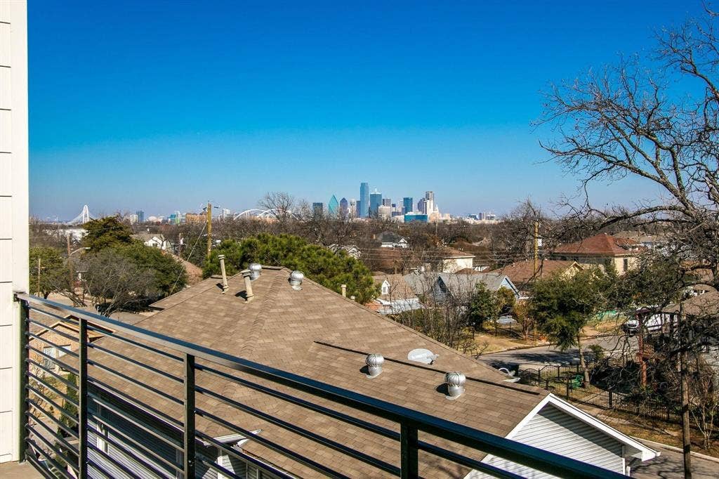 708 W 9th Street, #103, Dallas, TX 75208 Deck with View