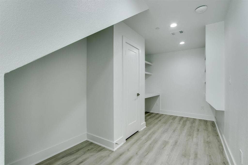 708 W 9th Street, #103, Dallas, TX 75208 1st floor Office & Storage