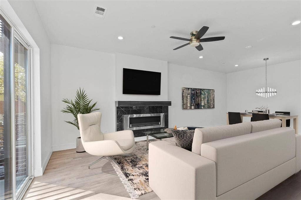 708 W 9th Street, #103, Dallas, TX 75208 Virtually Staged Living