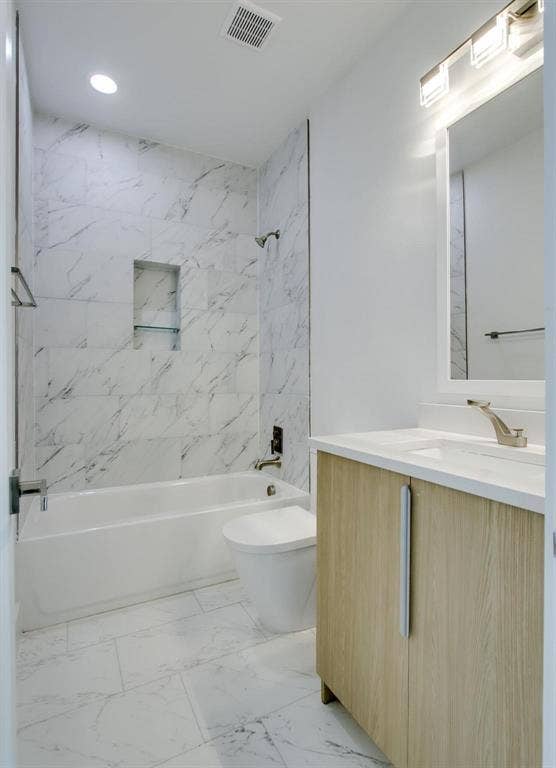 708 W 9th Street, #103, Dallas, TX 75208 Bath #2