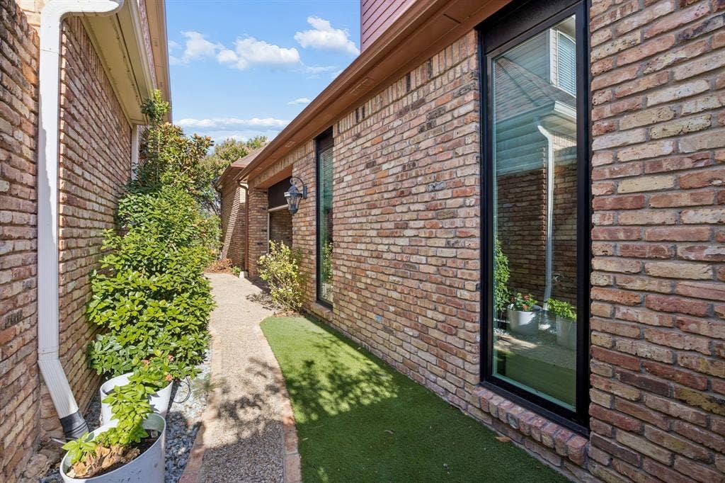 7233 Helsem Bend, Dallas, TX 75230