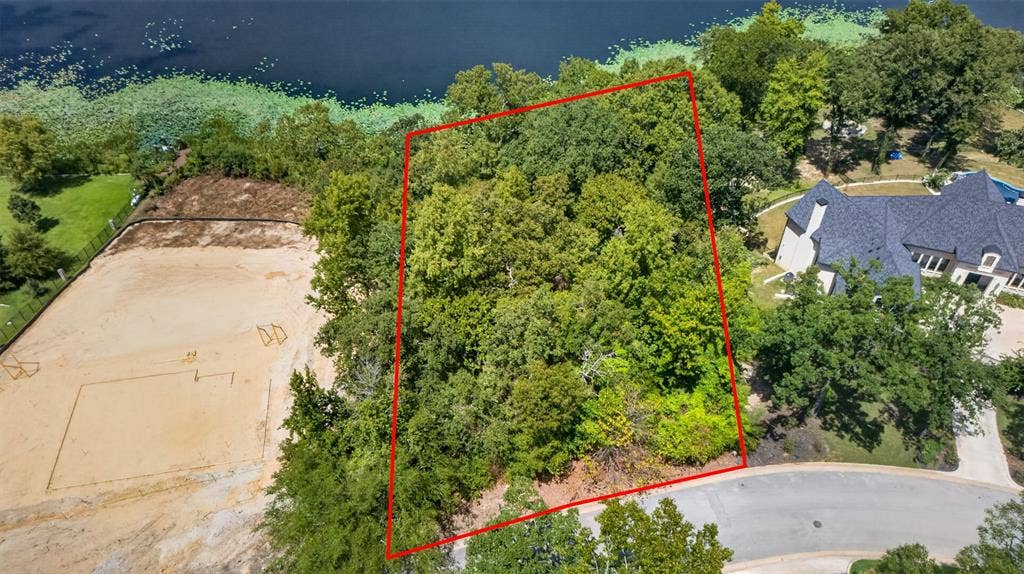 4513 Cascades Shoreline Drive, Tyler, TX 75709 Wooded lot featuring mature trees and waterfront proximity