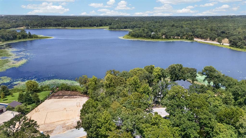 4513 Cascades Shoreline Drive, Tyler, TX 75709 Expansive lake frontage with extensive tree coverage