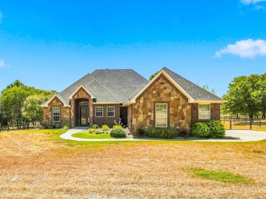 Property photo for 149 Overton Ridge Circle, Weatherford, TX