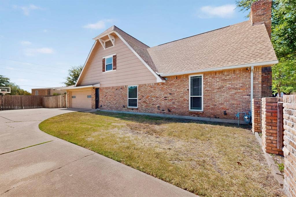 1380 Green Hills Court, Duncanville, TX 75137