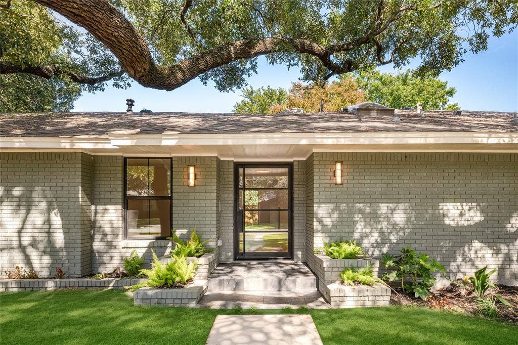 7139 Baxtershire Drive, Dallas, TX 75230