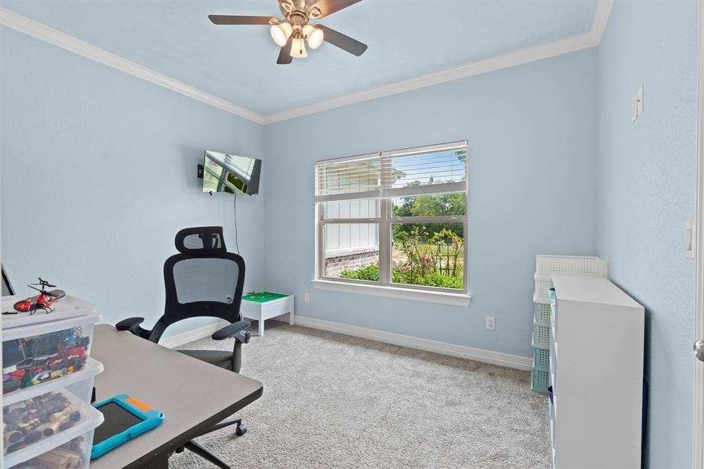 22477 County Road 2166, Troup, TX 75789 Ceiling fan with integrated lighting, crown molding, double-pane window, horizontal blinds, and carpeted flooring