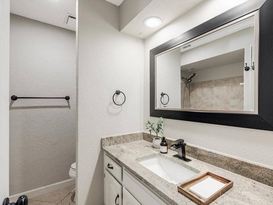 1724 Hearthstone Drive, Plano, TX 75023 1724 Hearthstone Drive, Plano, TX 75023