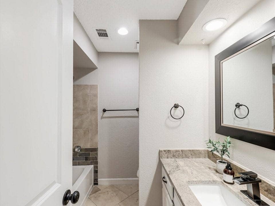 1724 Hearthstone Drive, Plano, TX 75023 1724 Hearthstone Drive, Plano, TX 75023