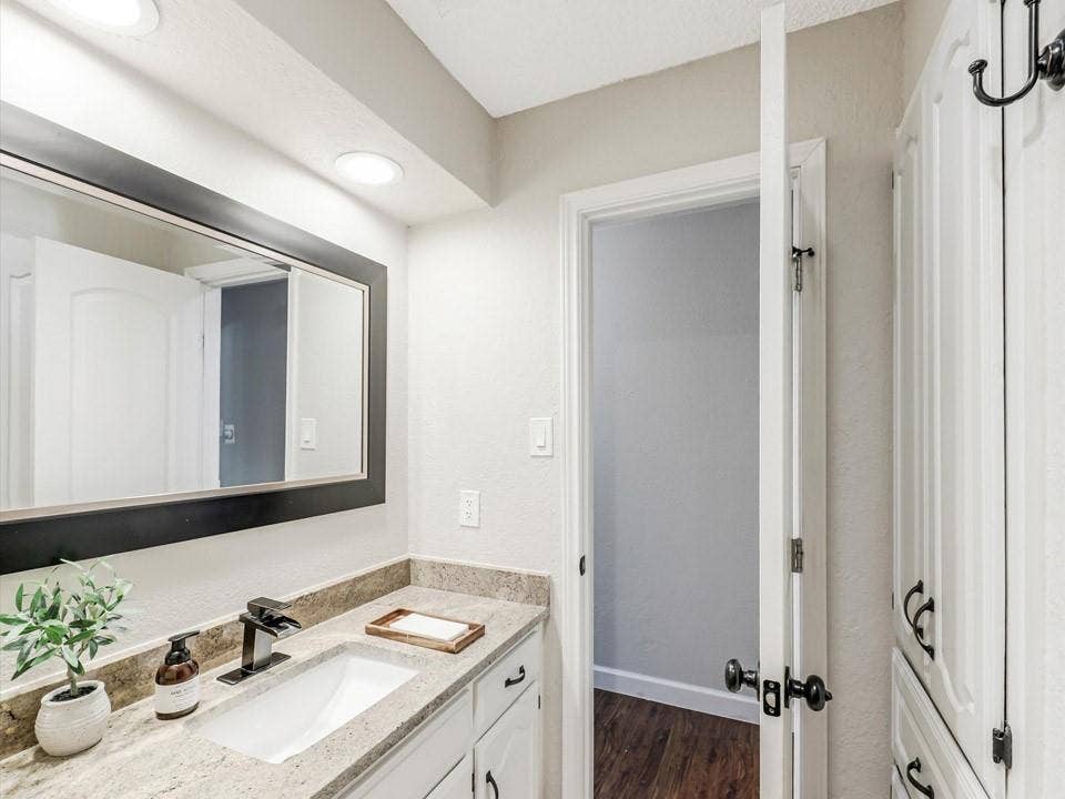 1724 Hearthstone Drive, Plano, TX 75023 1724 Hearthstone Drive, Plano, TX 75023