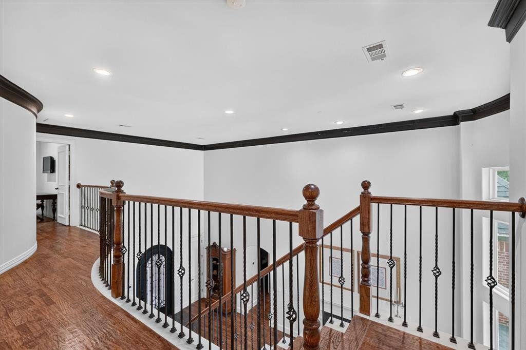 731 Creekwood Drive N, Fairview, TX 75069 Upstairs hardwoods were added in August 2026!