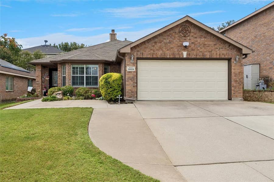 Property photo for 9809 Jericho Lane, Fort Worth, TX