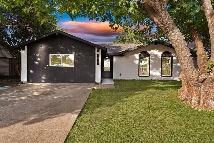 Property photo for 1012 Catherine Lane, Seagoville, TX