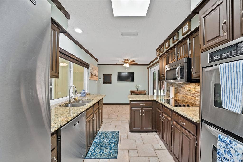 1818 Sara Lane, Richardson, TX 75081 1818 Sara Lane, Richardson, TX 75081