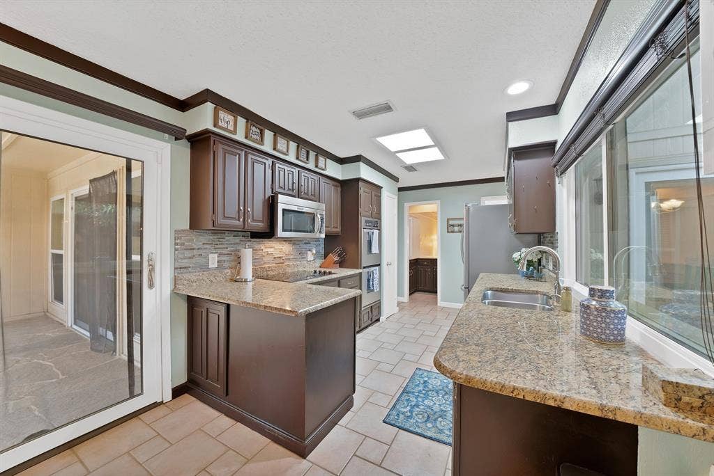1818 Sara Lane, Richardson, TX 75081 1818 Sara Lane, Richardson, TX 75081