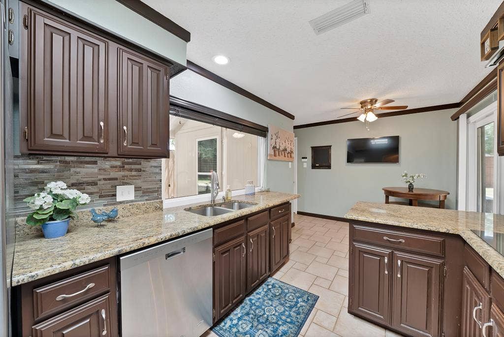 1818 Sara Lane, Richardson, TX 75081 1818 Sara Lane, Richardson, TX 75081