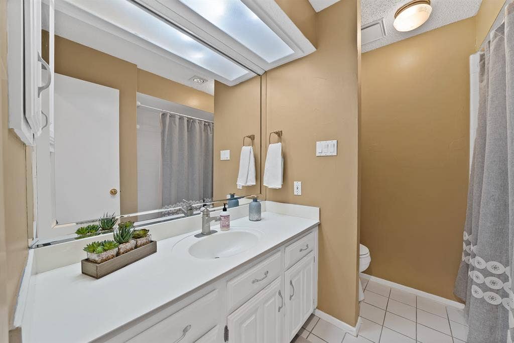 1818 Sara Lane, Richardson, TX 75081 1818 Sara Lane, Richardson, TX 75081
