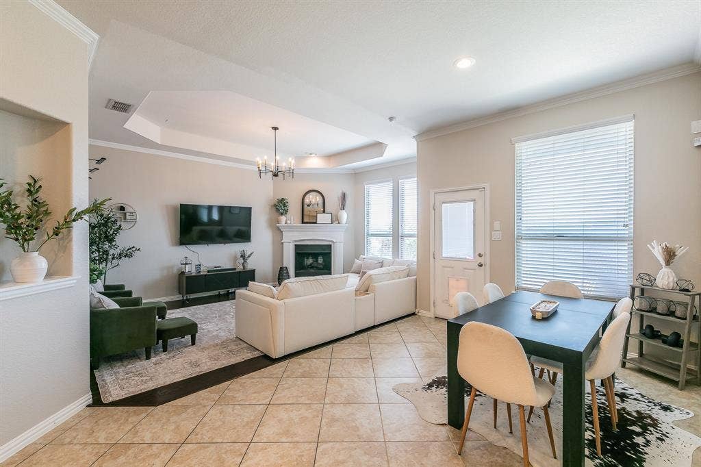 3020 Bella Lago Drive, Fort Worth, TX 76177 View into living room