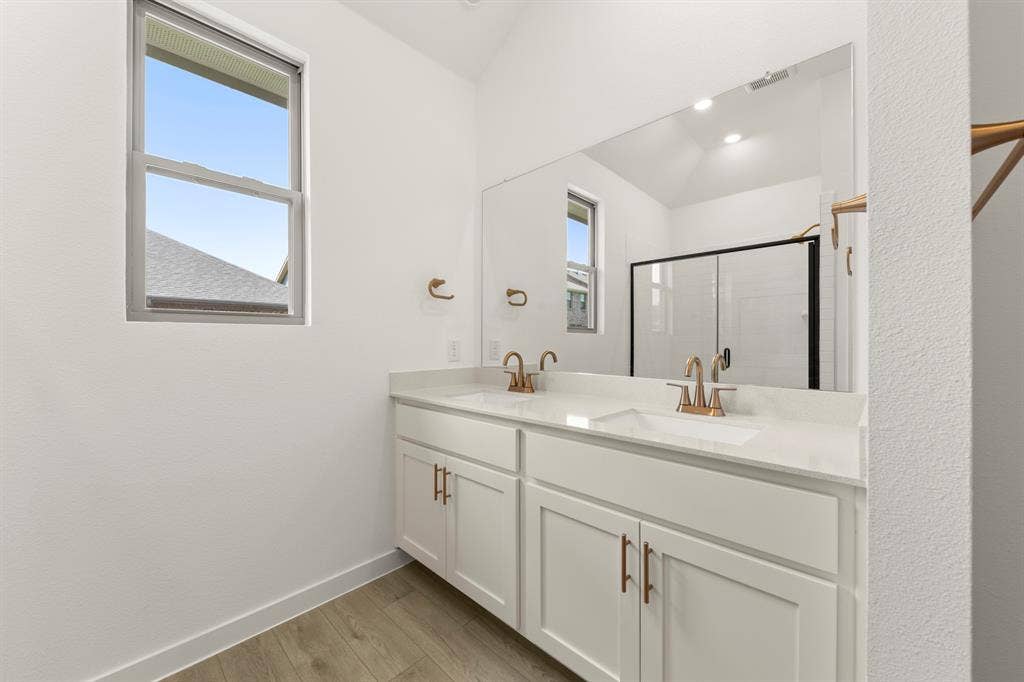 3630 Saffron Drive, Celina, TX 75009 22. 3630 Saffron - Bath (3)