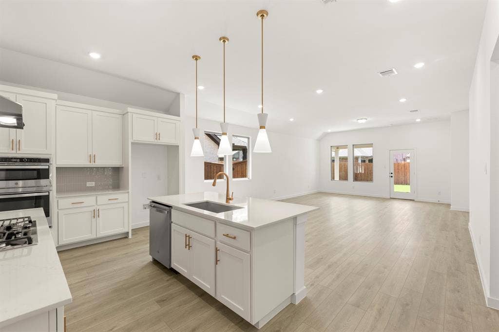 3630 Saffron Drive, Celina, TX 75009 13. 3630 Saffron - Kitchen (4)