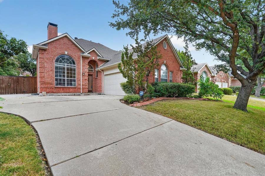 Property photo for 9803 Hickory Hollow Lane, Irving, TX