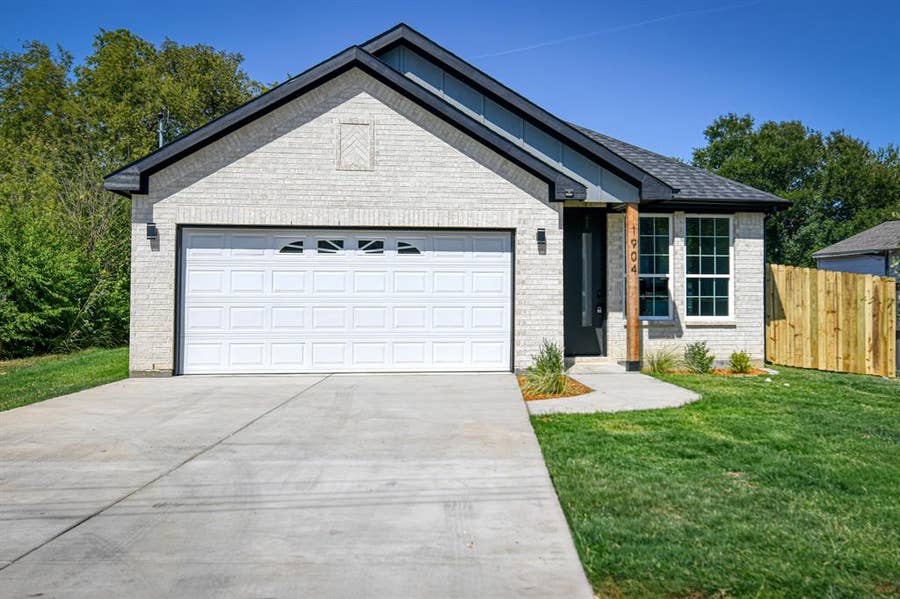 Property photo for 1904 S Sam Houston Road, Mesquite, TX