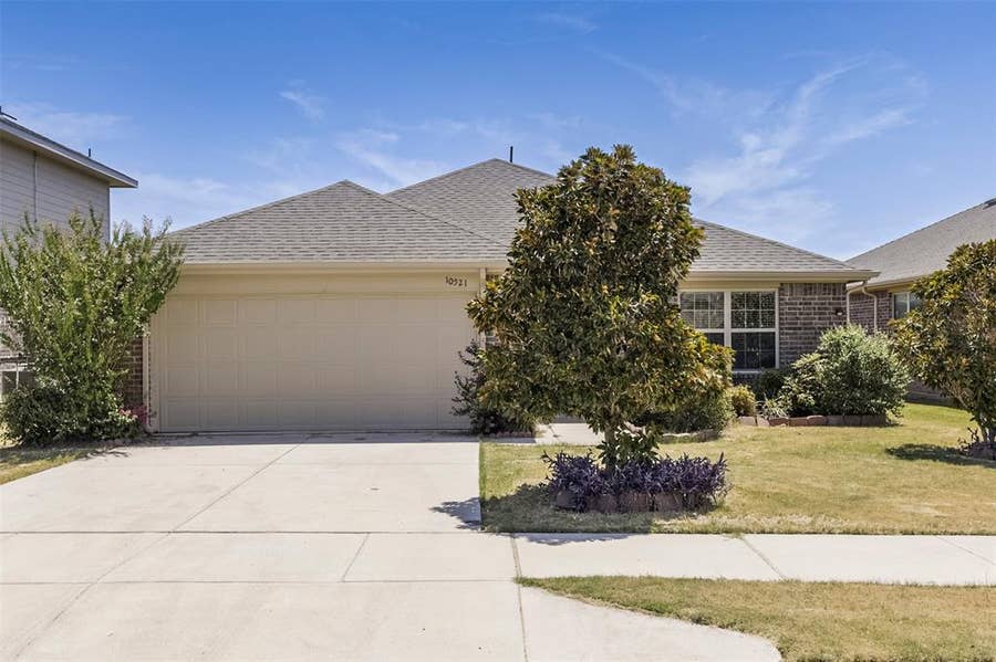 Property photo for 10521 Hartley Lane, Fort Worth, TX