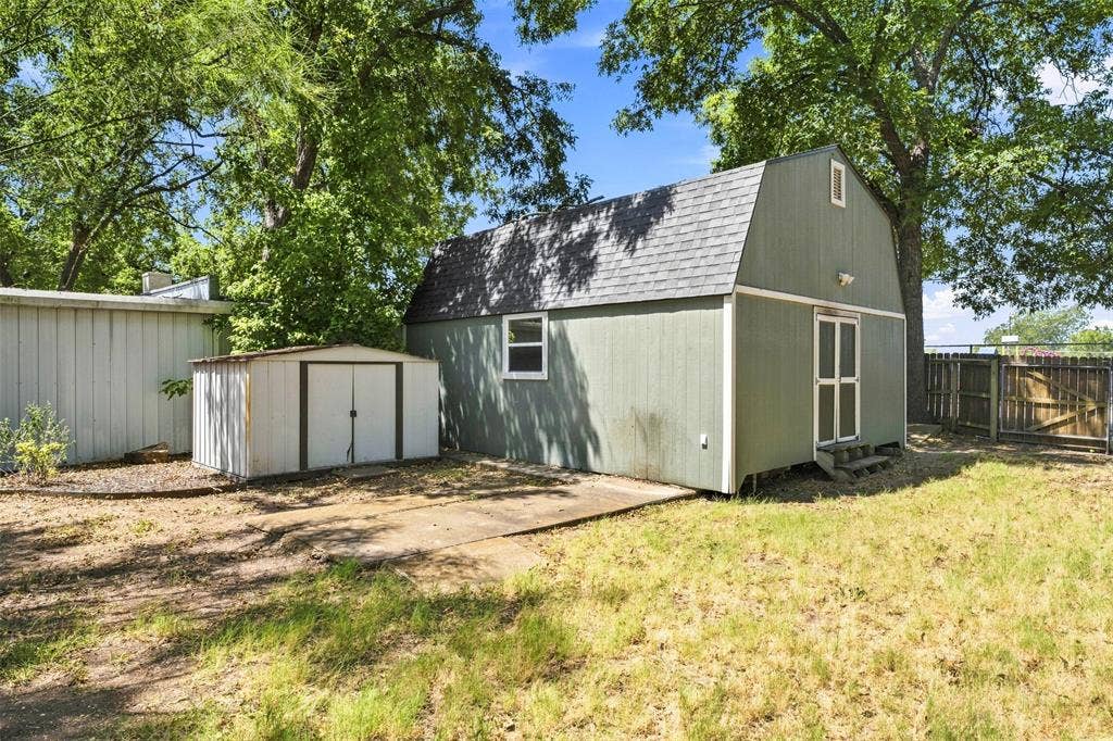 110 S Marable Street, West, TX 76691 110 S Marable Street, West, TX 76691