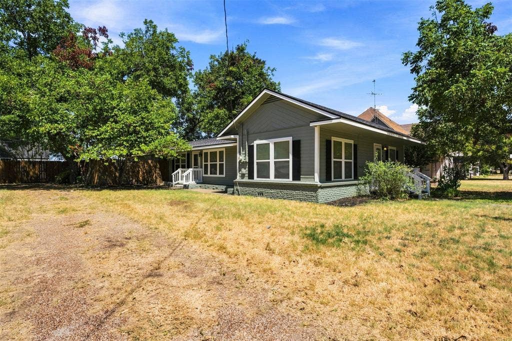 110 S Marable Street, West, TX 76691 110 S Marable Street, West, TX 76691