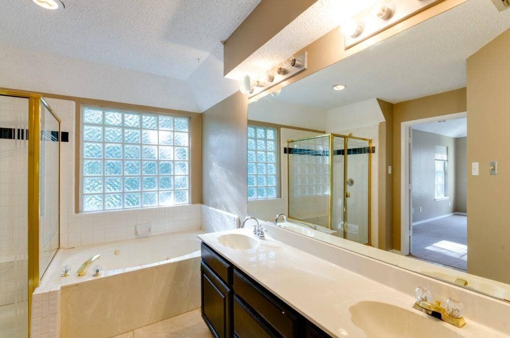 6801 Carrington Drive, Plano, TX 75023 6801 Carrington Drive, Plano, TX 75023