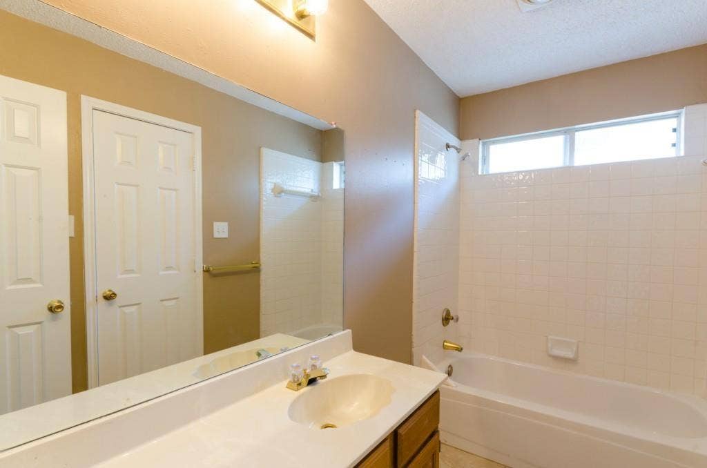 6801 Carrington Drive, Plano, TX 75023 6801 Carrington Drive, Plano, TX 75023