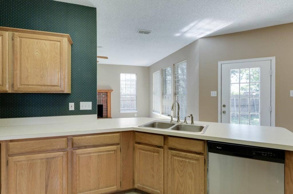 6801 Carrington Drive, Plano, TX 75023 6801 Carrington Drive, Plano, TX 75023
