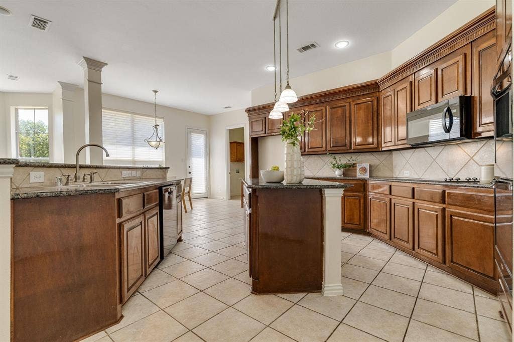 465 Bee Caves Road, Lucas, TX 75002 465 Bee Caves Road, Lucas, TX 75002