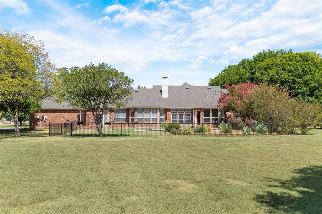 465 Bee Caves Road, Lucas, TX 75002 465 Bee Caves Road, Lucas, TX 75002