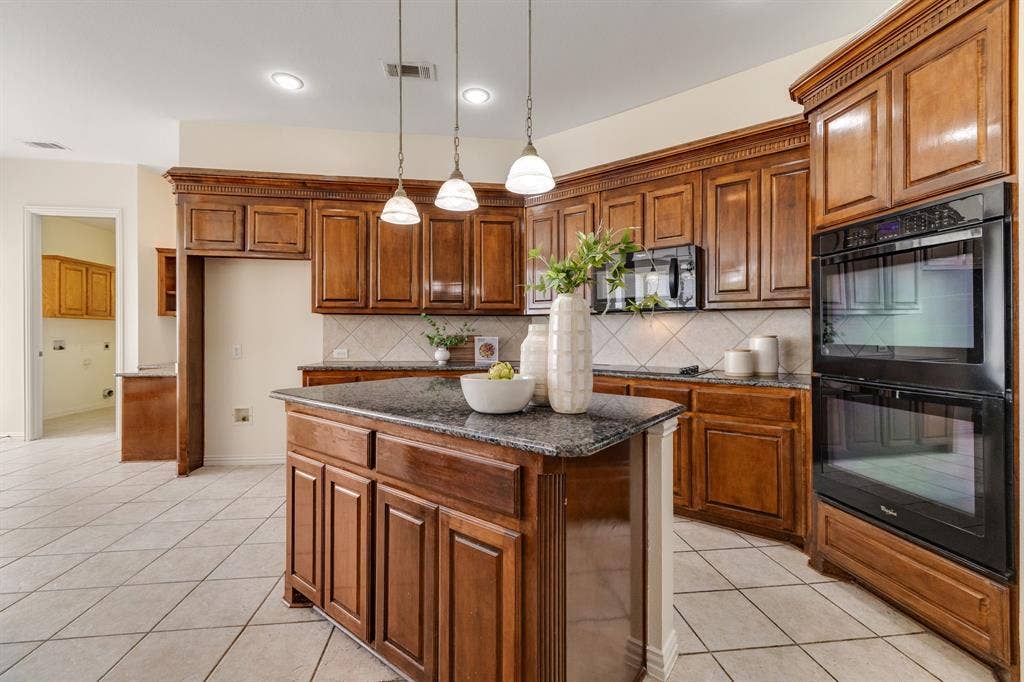 465 Bee Caves Road, Lucas, TX 75002 465 Bee Caves Road, Lucas, TX 75002