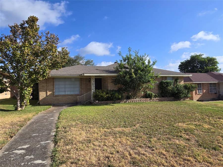 Property photo for 1623 Heather Glen Drive, Dallas, TX