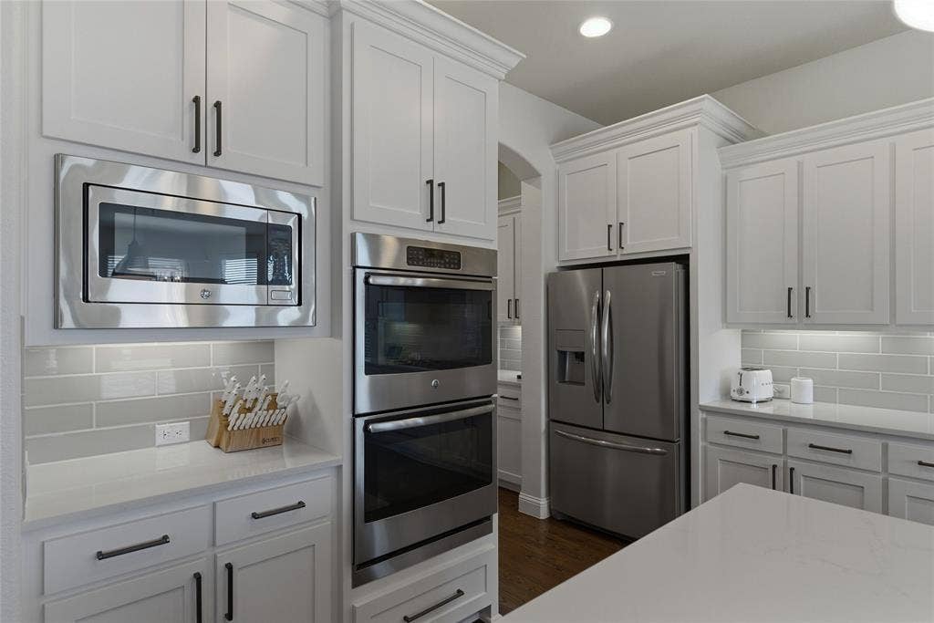 2801 Seabiscuit Road, Celina, TX 75009 Double oven with stainless steel appliances