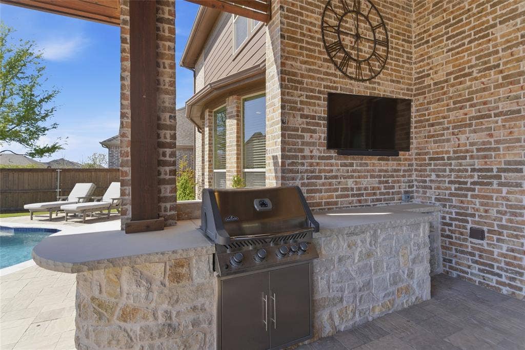 2801 Seabiscuit Road, Celina, TX 75009 Built in outdoor grill