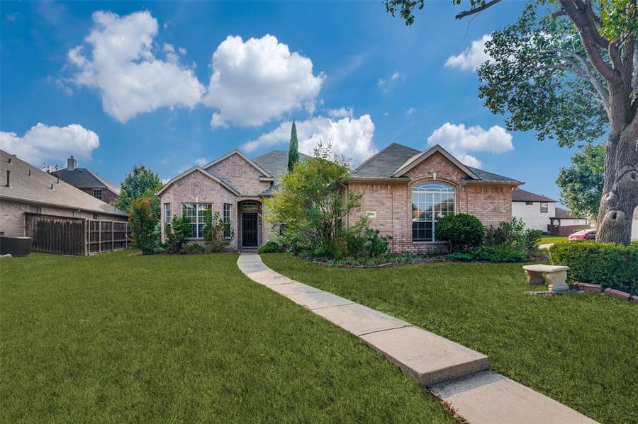Property photo for 1000 Leoti Lane, Plano, TX