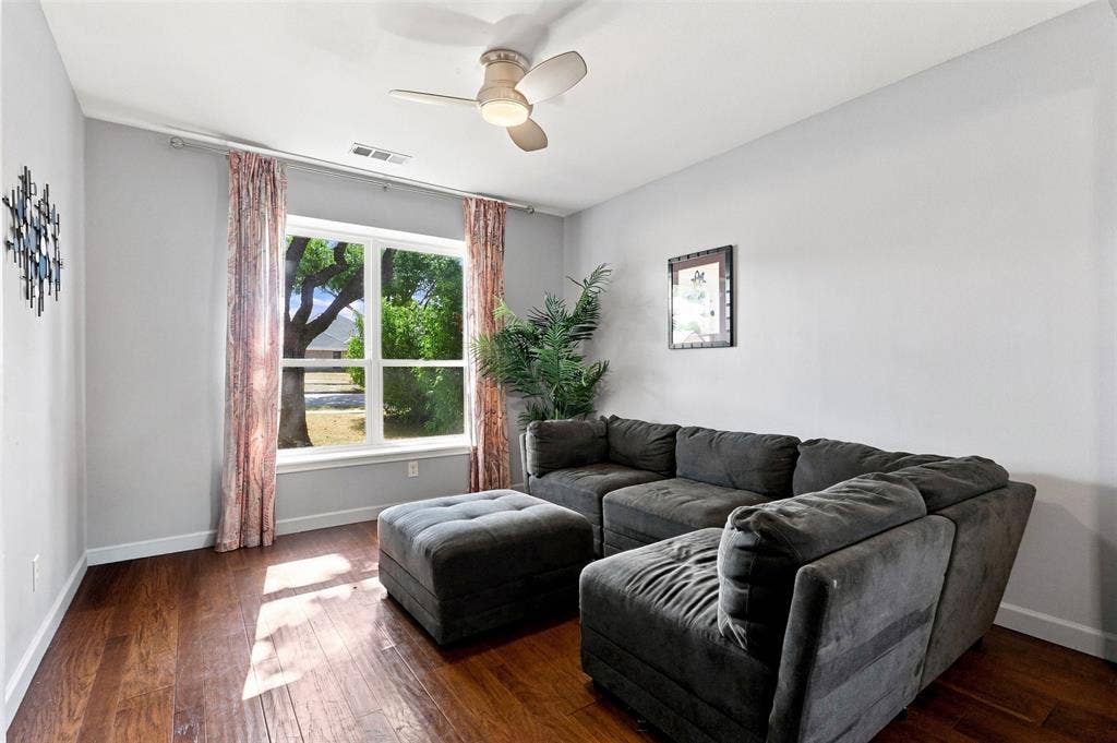 104 Clear Creek Drive, Red Oak, TX 75154 104 Clear Creek Drive, Red Oak, TX 75154