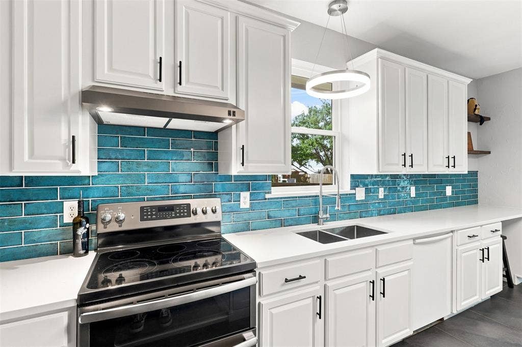 104 Clear Creek Drive, Red Oak, TX 75154 104 Clear Creek Drive, Red Oak, TX 75154