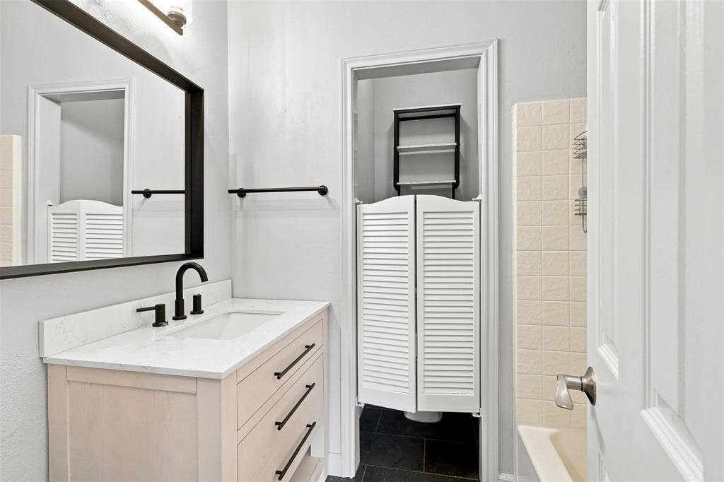 104 Clear Creek Drive, Red Oak, TX 75154 104 Clear Creek Drive, Red Oak, TX 75154