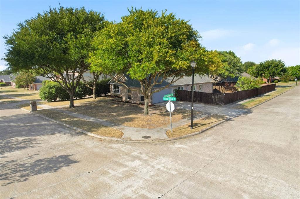 104 Clear Creek Drive, Red Oak, TX 75154 104 Clear Creek Drive, Red Oak, TX 75154