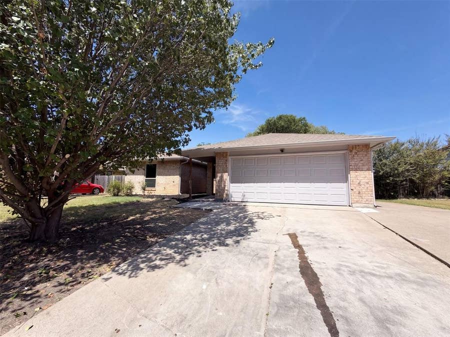 Property photo for 220 Grand Meadow Drive, Fort Worth, TX
