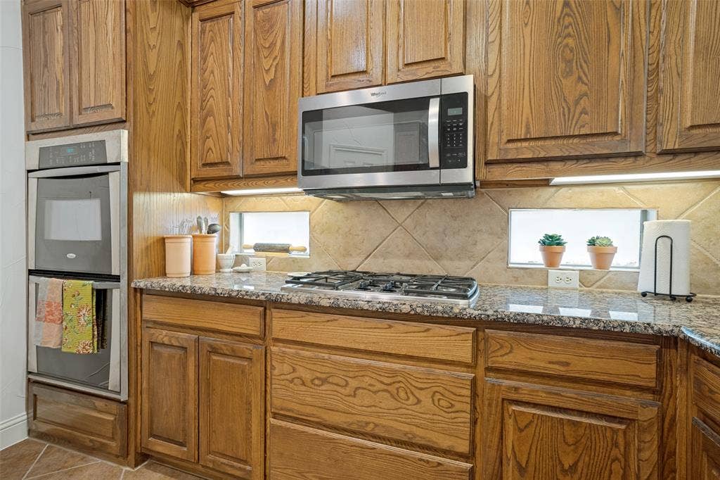 705 Mustang Drive, Fairview, TX 75069 Double ovens along with lots of prep counter space.
