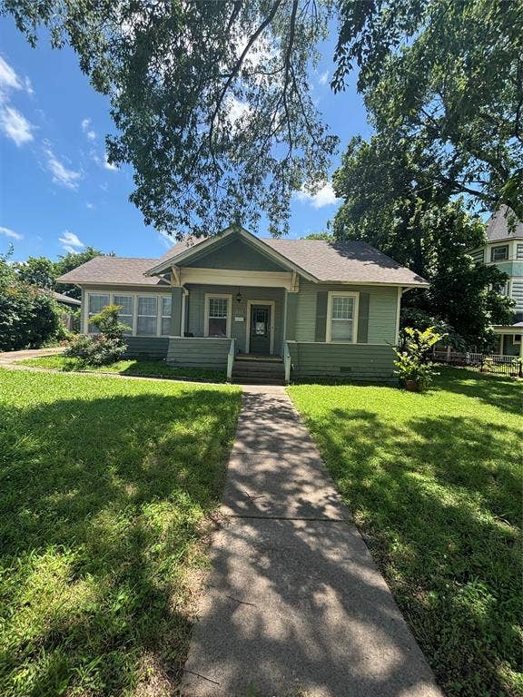Property photo for 311 W Sam Rayburn Drive, Bonham, TX