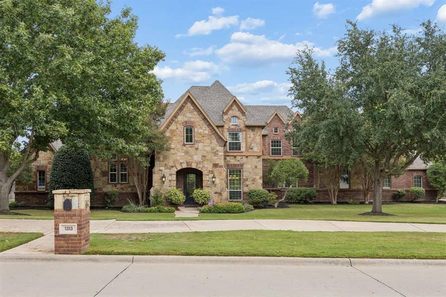 Property photo for 1313 Vanderbilt Drive, Keller, TX