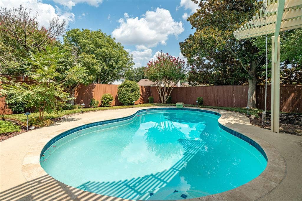 657 Oakdale Drive, Plano, TX 75025 657 Oakdale Drive, Plano, TX 75025