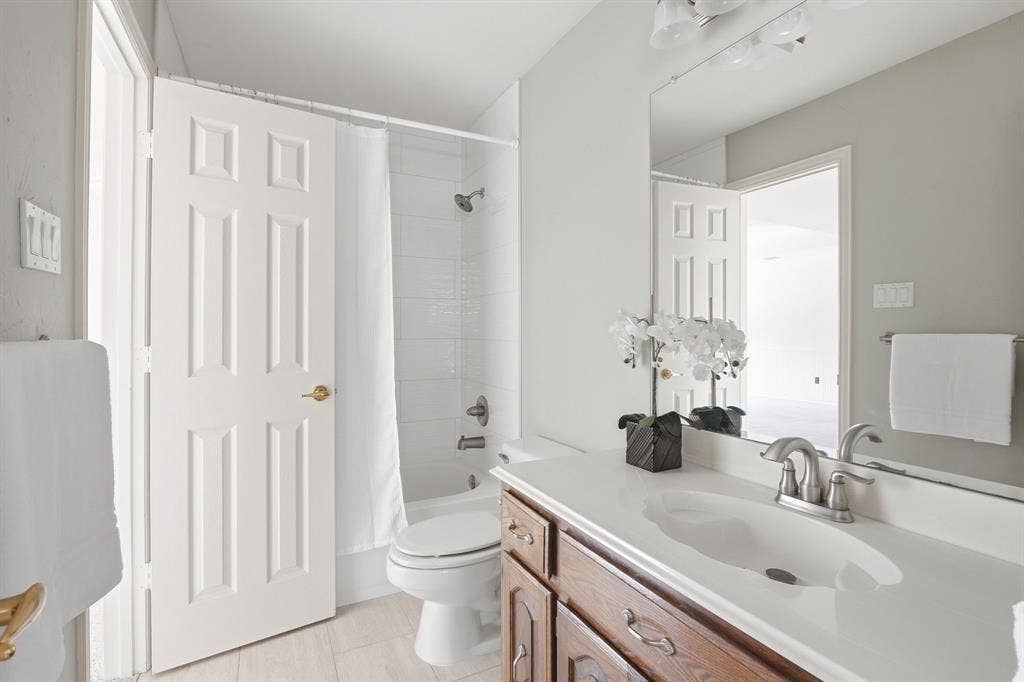657 Oakdale Drive, Plano, TX 75025 657 Oakdale Drive, Plano, TX 75025