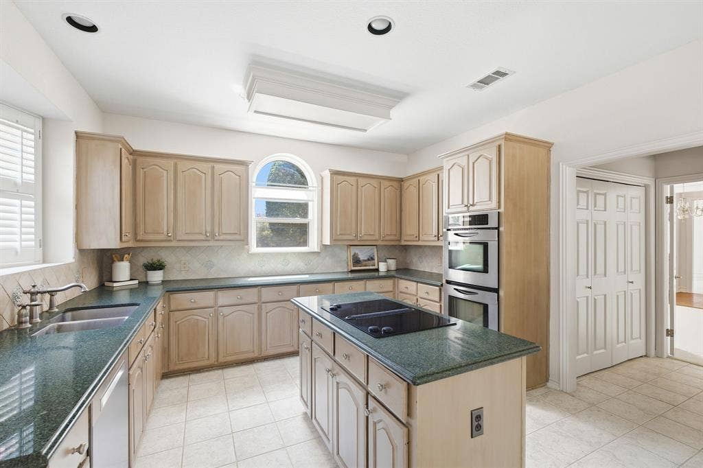 657 Oakdale Drive, Plano, TX 75025 657 Oakdale Drive, Plano, TX 75025